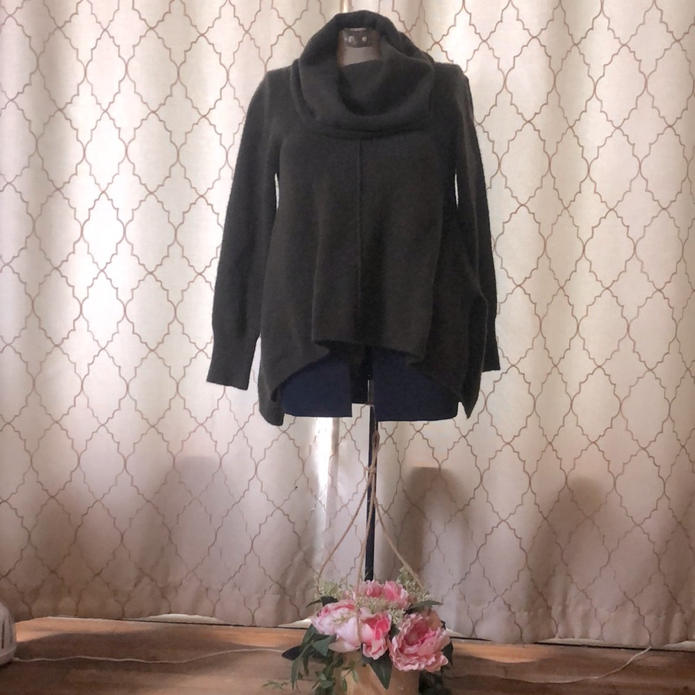 Soft Cowlneck sweater